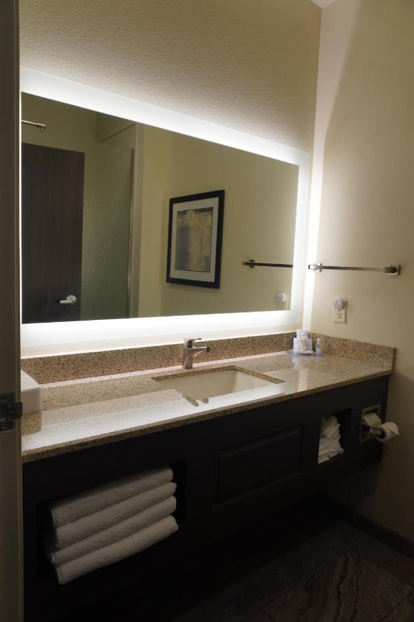 Comfort Inn & Suites Medina Bagian luar foto
