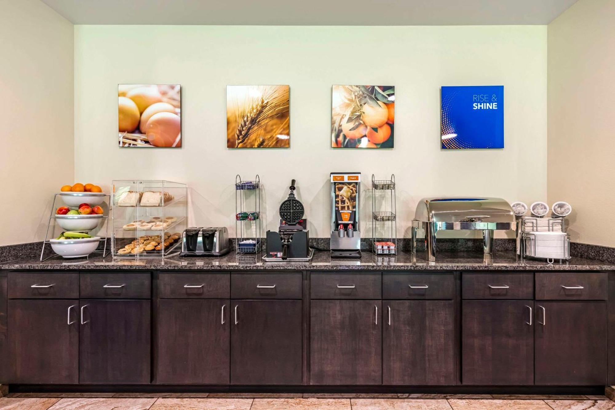 Comfort Inn & Suites Medina Bagian luar foto